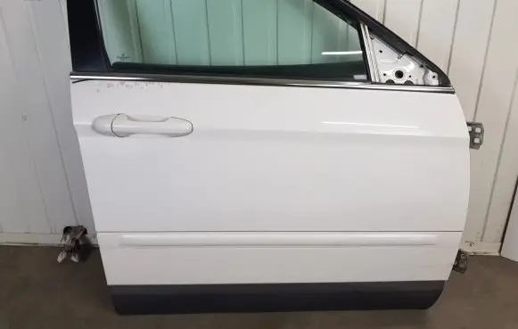 Chrysler Pacifica Front door