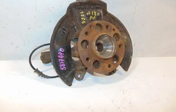 Mercedes-Benz A W168 Front wheel hub spindle knuckle A1683301720 A1683370345
