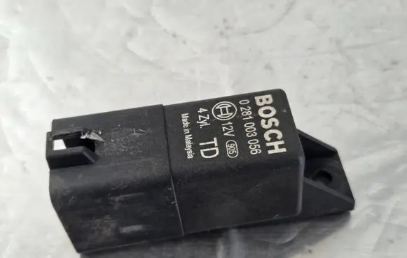 Honda CR-V Glow plug pre-heat relay 0281003056
