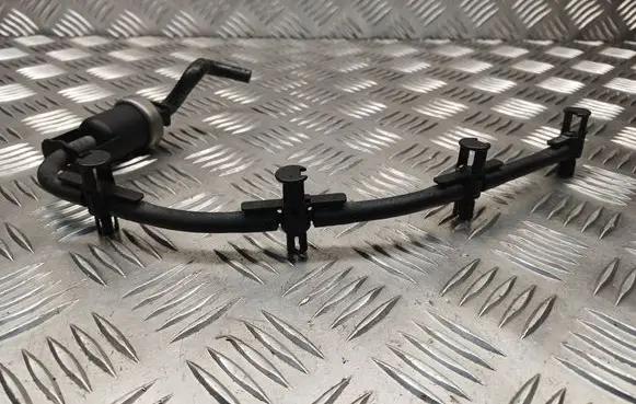 Volkswagen PASSAT B6 Fuel return line/hose 2136300