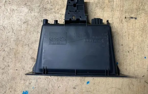Renault Trafic III (X82) Dashboard storage box/compartment 684750562R