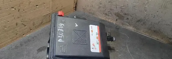 Peugeot 308 Fuse box cover 9804681780