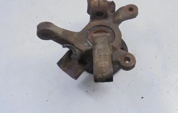 Mercedes-Benz Vito Viano W638 Front wheel hub spindle knuckle