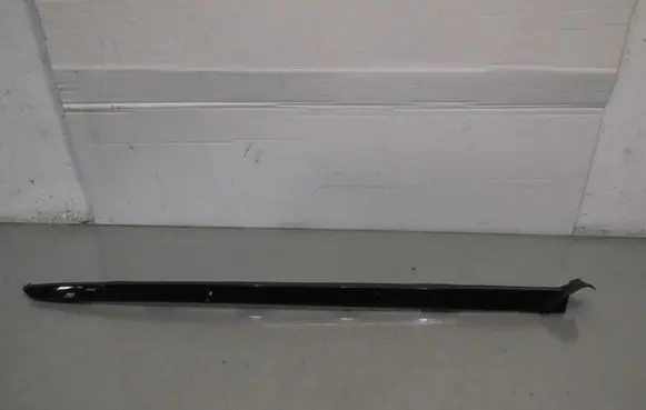 Peugeot 5008 II Windshield trim
