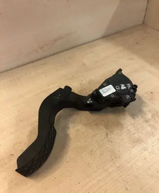 Audi A6 S6 C5 4B Accelerator throttle pedal 8D1721523F