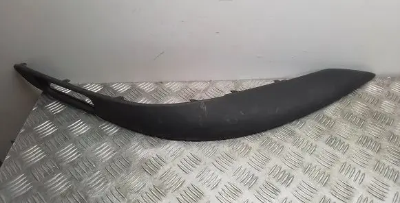 Front bumper splitter molding
