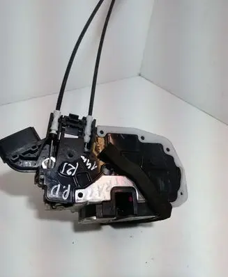 Nissan X-Trail T32 Front door lock E7112130