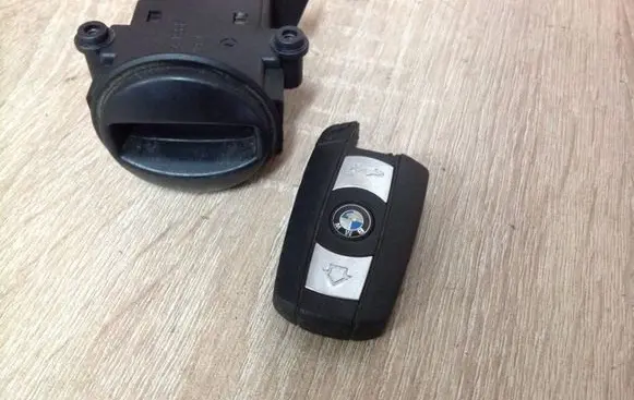 BMW 5 E60 E61 Ignition lock 695472209