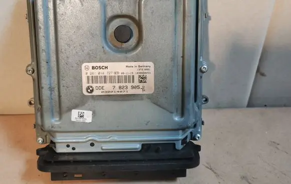 BMW 7 F01 F02 F03 F04 Engine control unit/module 7823905