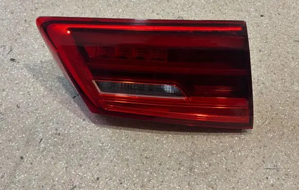 Tailgate rear/tail lights