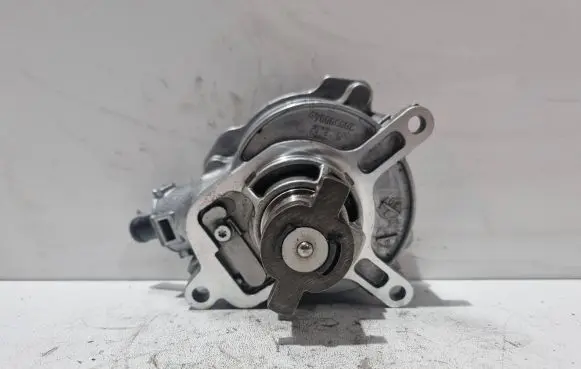 Audi A8 S8 D4 4H Vacuum pump 07K145100C