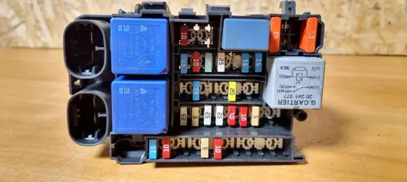 Renault Megane III Fuse module 18013301e