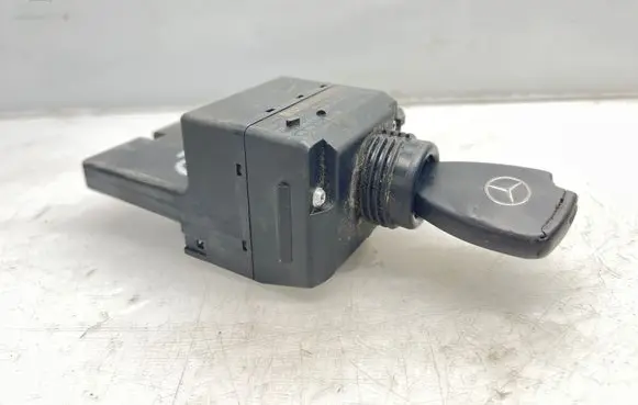 Mercedes-Benz Vito Viano W639 Ignition lock 6395450508
