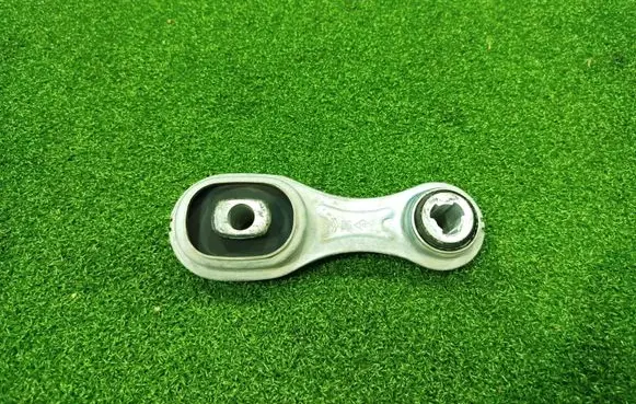 Engine mount bracket