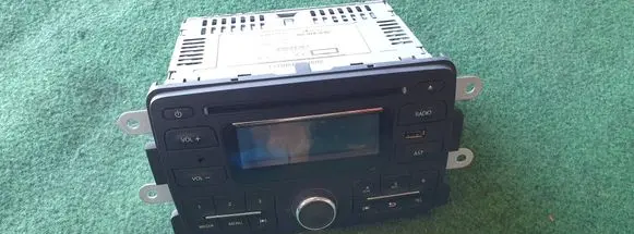 Dacia Dokker Radio/CD/DVD/GPS head unit 281155216R