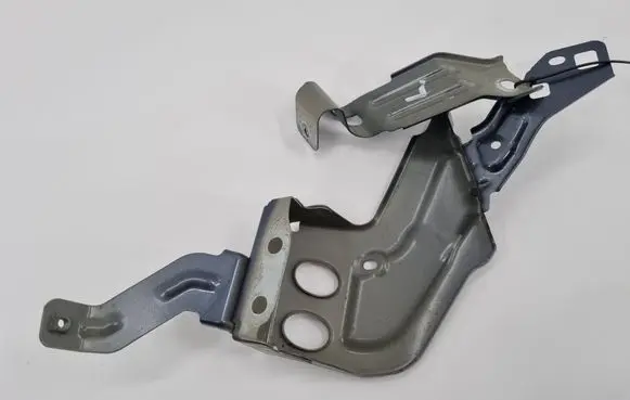 Audi A5 Fender mounting bracket 8B321471A 8B3821131