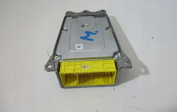 Honda Jazz Bonnet Pedestrian Airbag Actuator A2518204026