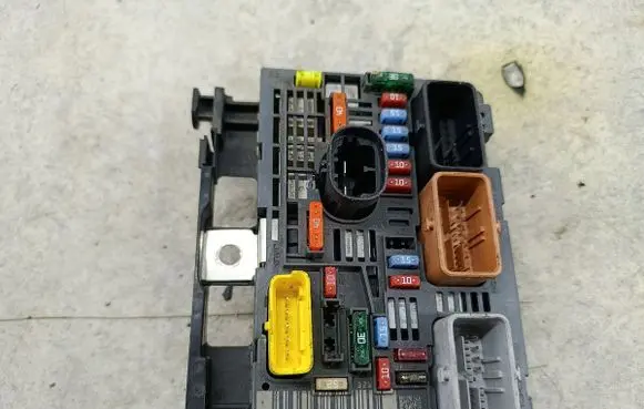 Peugeot 308 BSM Control unit 9675878480DELPHI