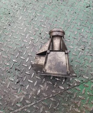 BMW X5 E53 Driveshaft support bearing bracket 7503120