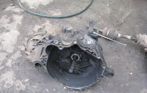 Volvo S70 V70 V70 XC Manual 5 speed gearbox 1023704012