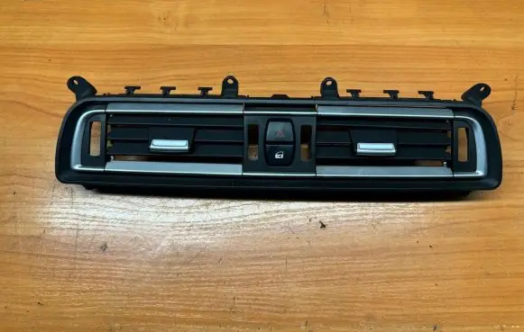 BMW 7 F01 F02 F03 F04 Dash center air vent grill