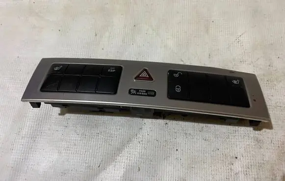 Mercedes-Benz C W203 Hazard light switch 2038702910 A2038702910
