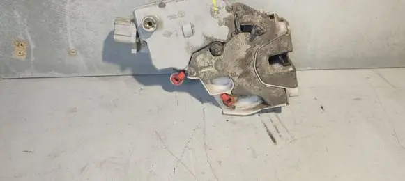 Nissan Primera Loading door lock 