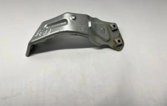 Volkswagen Jetta VI Fender mounting bracket 5C6821138