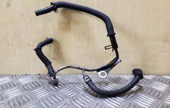 Toyota Avensis T270 Fuel line/pipe/hose 