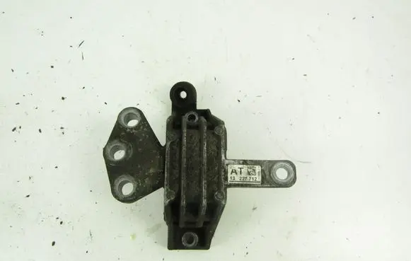 Opel Insignia A Engine mounting bracket 13227712