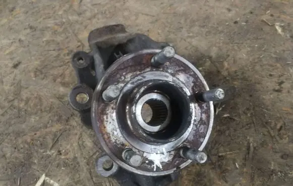 Ford Grand C-MAX Front wheel hub