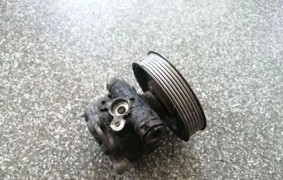 Ford Galaxy Power steering pump 7M0145157AA