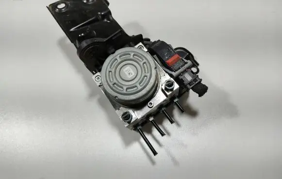 Audi TT TTS RS Mk3 8S ABS Pump 8S0614517B