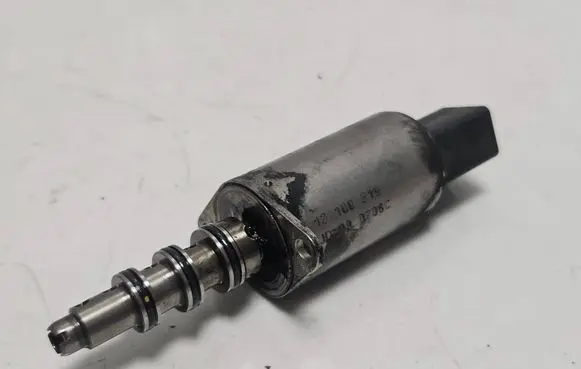 BMW M5 Camshaft vanos timing valve 11367841072 12100519