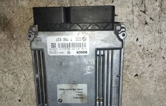 BMW 5 E60 E61 Engine control unit/module 1039S07463 0281012091 7796637