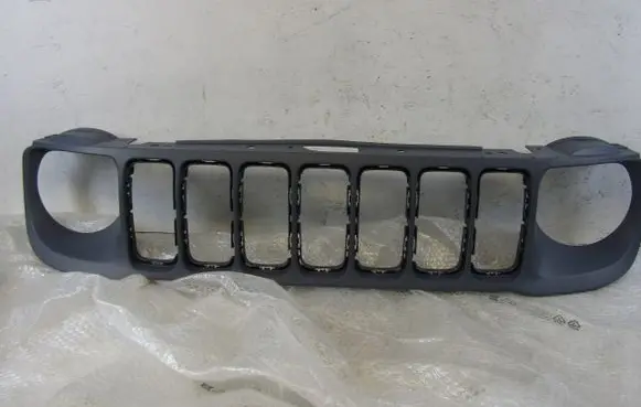 Jeep Renegade Front bumper upper radiator grill 52088680