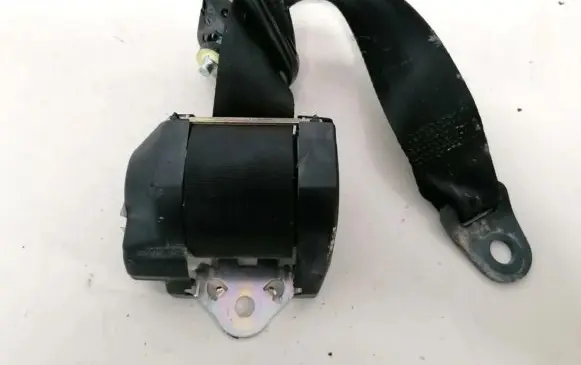 Rear seatbelt