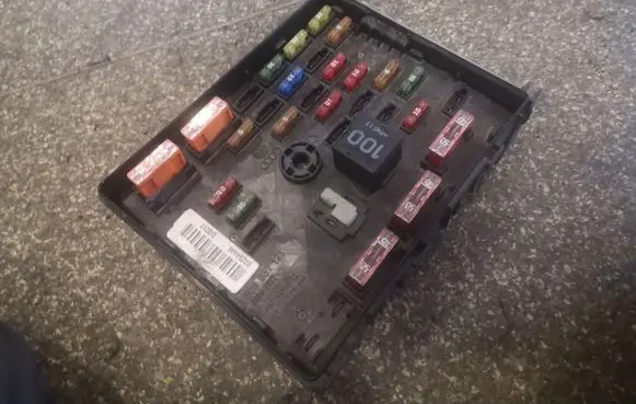 Volkswagen PASSAT B6 Fuse module 3C0937125