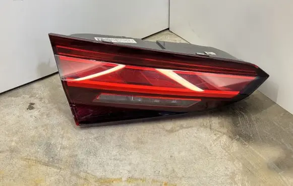 Audi A5 Tailgate rear/tail lights 8W6945093