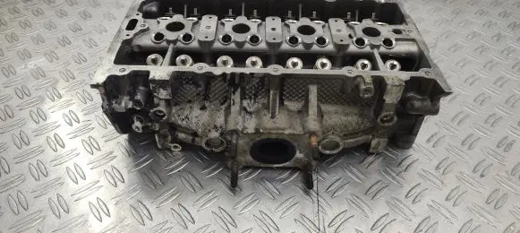 Volkswagen PASSAT B8 Engine head 04E103404AE
