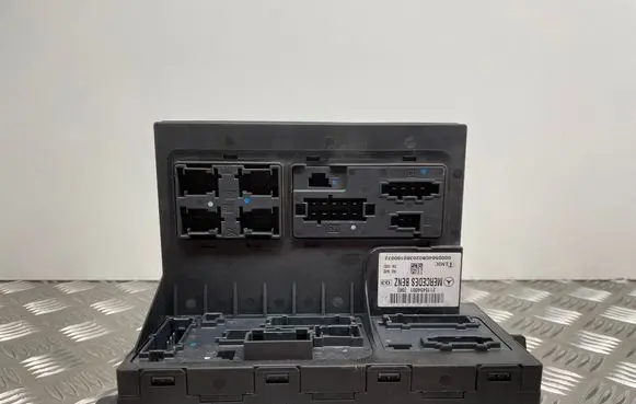Mercedes-Benz E W211 Fuse box set 2115450001