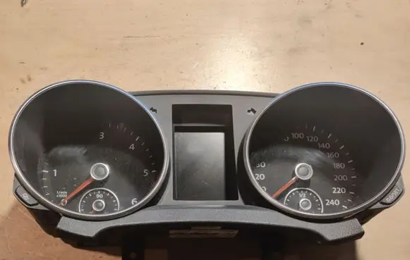 Volkswagen Golf VI Speedometer (instrument cluster) 5K0920860G