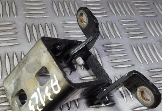 Opel Insignia A Rear door lower hinge ES03A046574 2081
