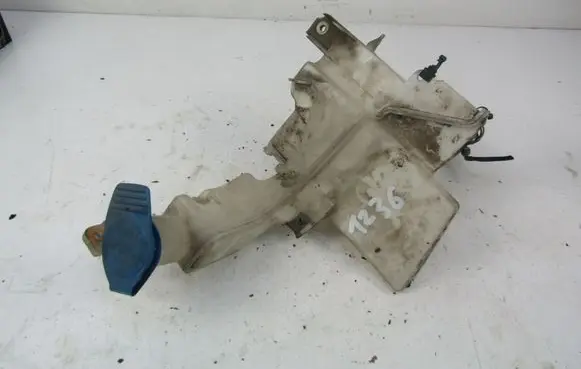 Volkswagen PASSAT B6 Windshield washer fluid reservoir/tank 