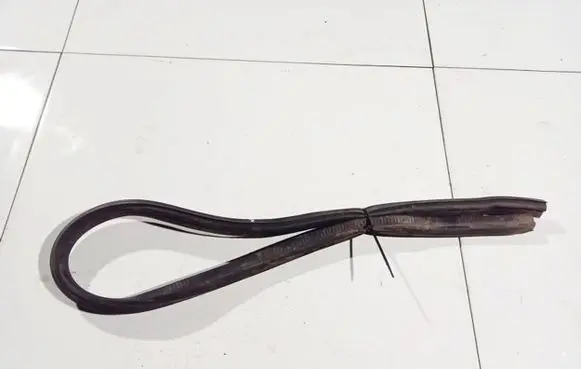 Opel Omega B2 Rubber seal front coupe door 