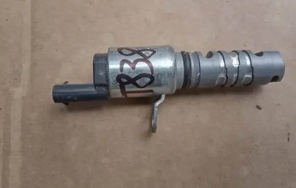 Volkswagen Golf VII Camshaft vanos timing valve 04E906455D