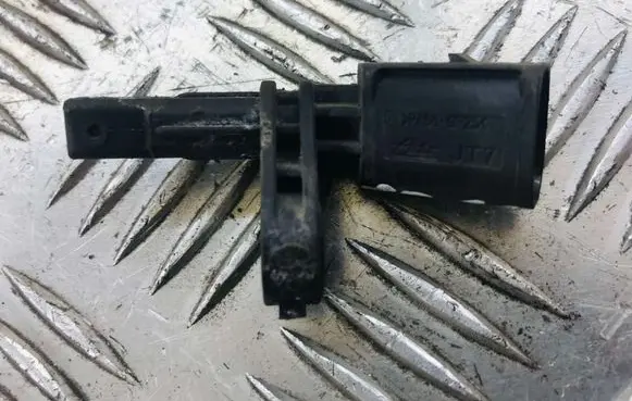 Volkswagen PASSAT B6 ABS brake wheel speed sensor 7H0927804