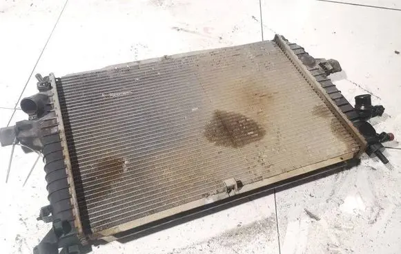 Opel Zafira B Coolant radiator 13171429
