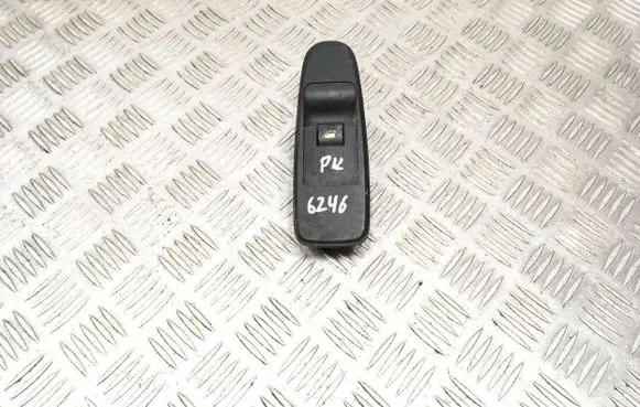 Citroen C4 I Picasso Electric window control switch 96590662XT 033211730
