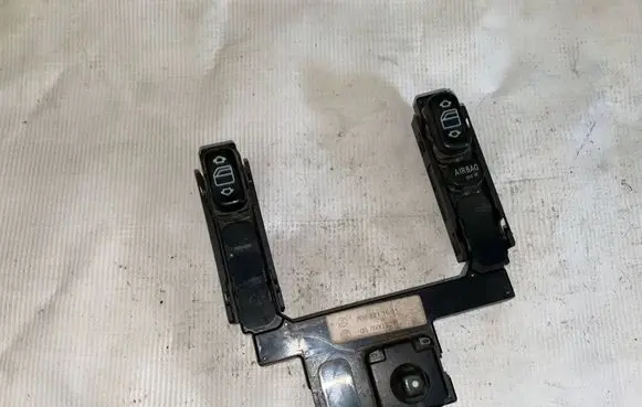 Mercedes-Benz C W202 Electric window control switch 2028211551 A2028211551